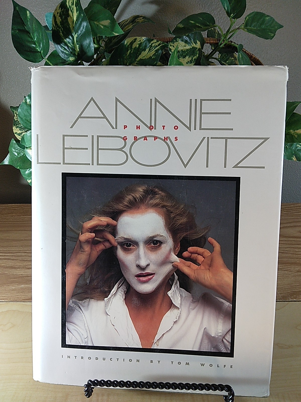 Annie Leibovitz Photographs, Intro by Tom Wolfe, Hardcover 1st Edition 1983