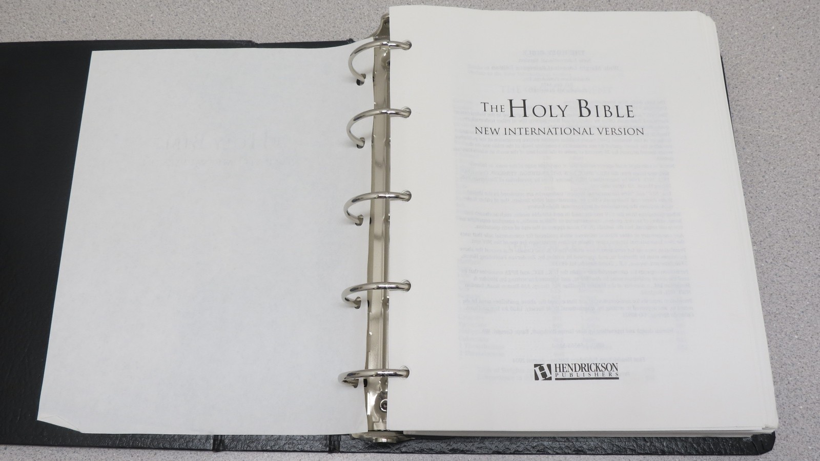 Holy Bible Wide Margin Looseleaf Reference Edition NIV 3-Ring Binder Hendrickson