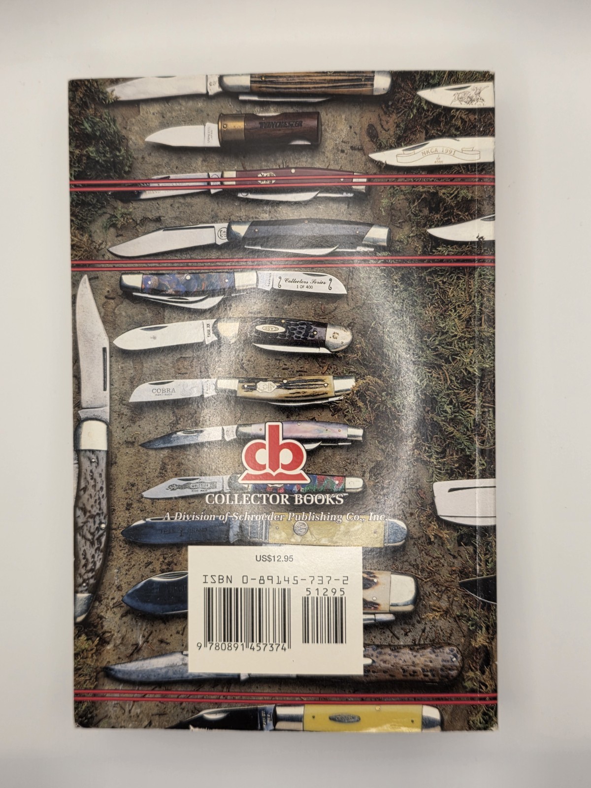 The Standard Knife Collector’s Guide (3rd Edition) – Paperback – LIKE NEW