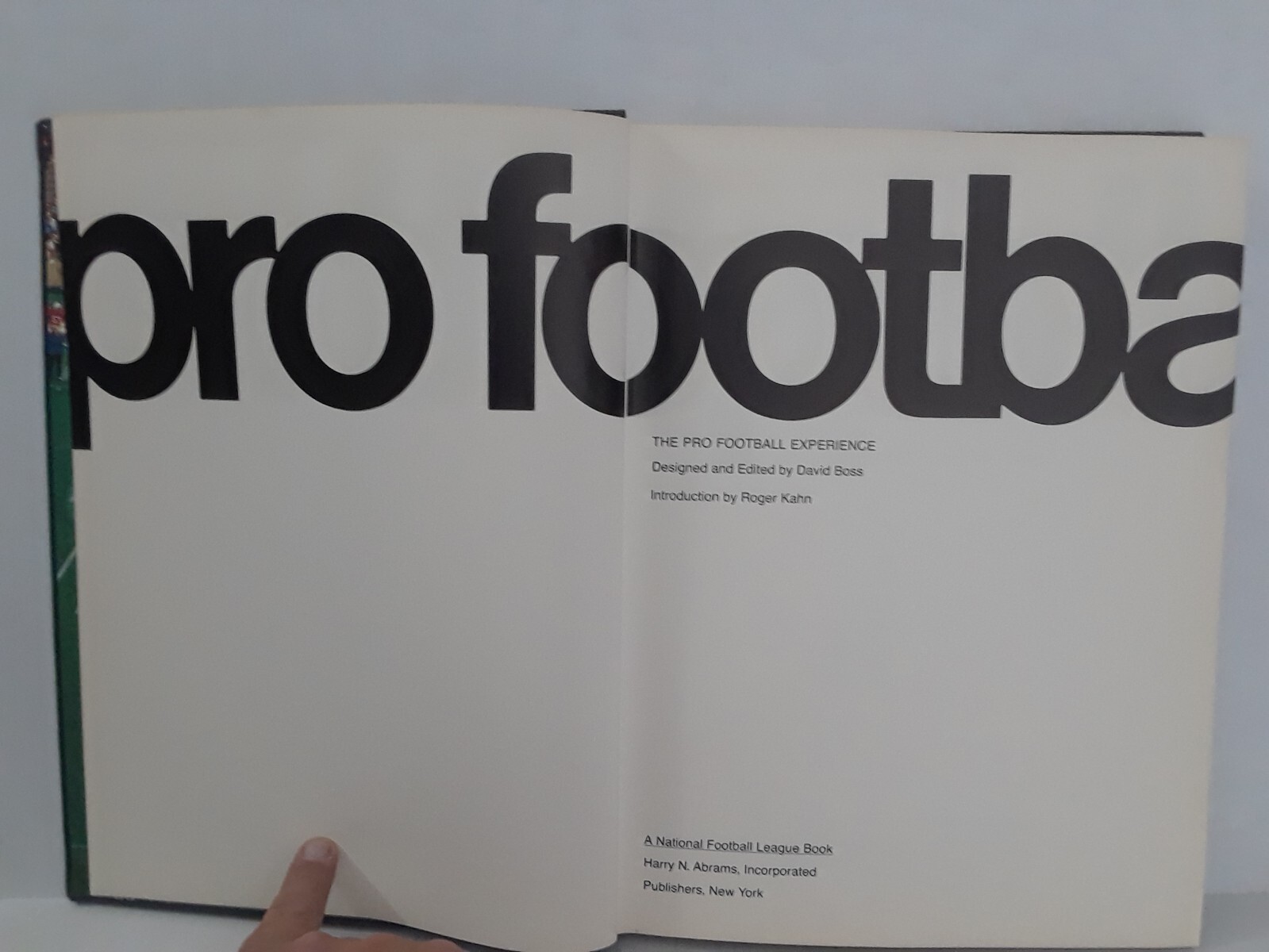 THE PRO FOOTBALL EXPERIENCE David BOSS 10.5 x 14 x 1.5 in Hardcover Coffee Table