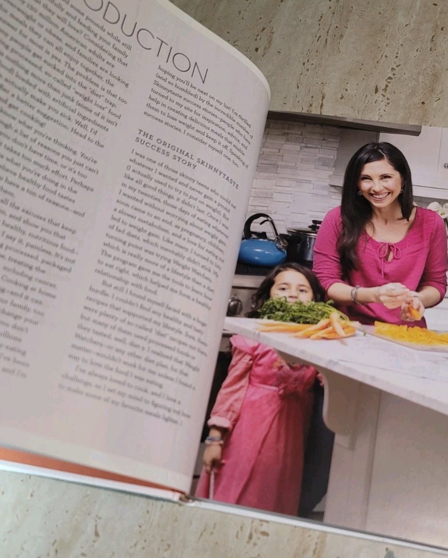 The Skinnytaste Cookbook: – Hardcover, by Homolka Gina; Jones