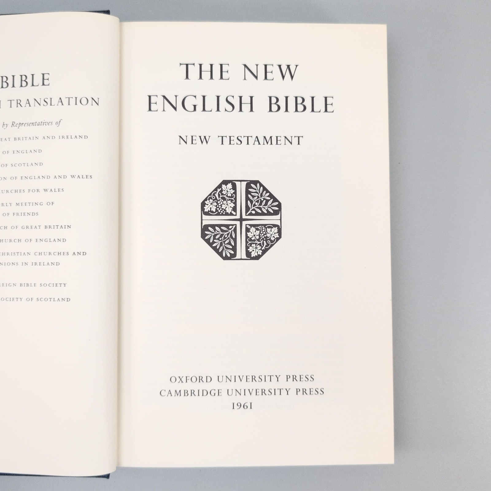 Vintage The New English Bible New Testament HC Blue Oxford 1961 United Kingdom
